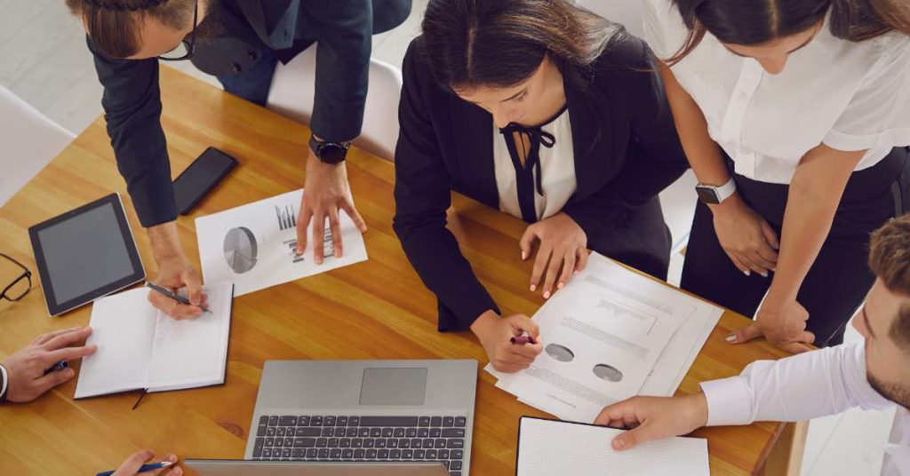 How To Respond To Keep In Touch- guide