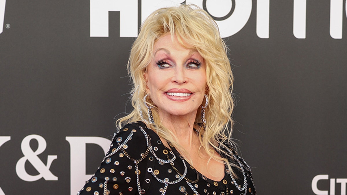 How Tall Is Dolly Parton